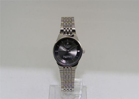 Analoge Zeit-Anzeigen-Geschäfts-Armbanduhr