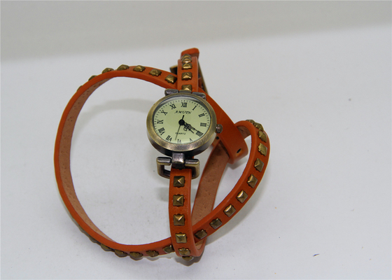 Langer Lederband befestigt Damen-Armband-Uhren mit antiker kupferner Farbe